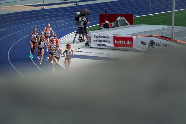 Leandra Lorenz (RSV Eintracht Berlin), Katharina Trost (LG Stadtwerke Muenchen), Nele Wessel (Eintracht Frankfurt e.V.), Hanna Klein (LAV Stadtwerke Tuebingen), Berit Scheid (TSV Bayer 04 Leverkusen), Amelie Klug (TSV Bayer 04 Leverkusen) waehrend der deutschen Leichtathletik-Meisterschaften im Olympiastadion am 25.06.2022 in Berlin